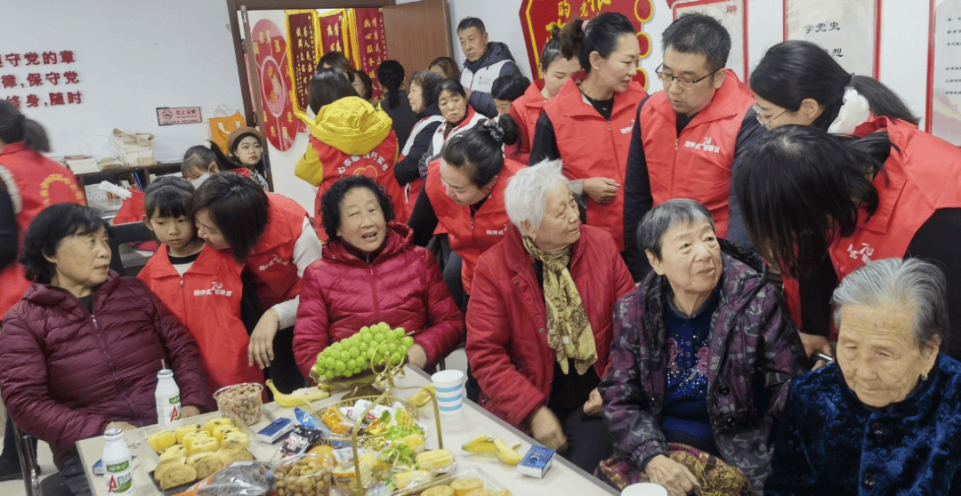 帘早晚的正常开合就是他们平安的标志龙8囯际“帘”动你我的温暖守护：窗(图1)