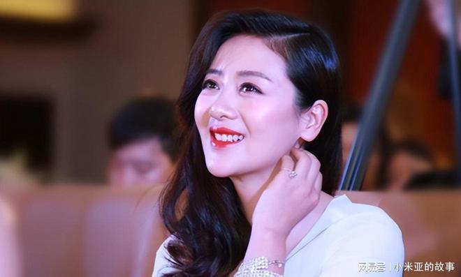 带娃嫁给穷小子现如今老公红到让人嫉妒龙8中国唯一入口一部戏吃一辈子二婚(图8)