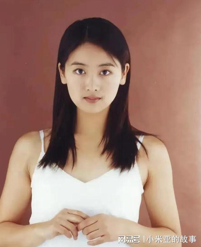 带娃嫁给穷小子现如今老公红到让人嫉妒龙8中国唯一入口一部戏吃一辈子二婚(图15)