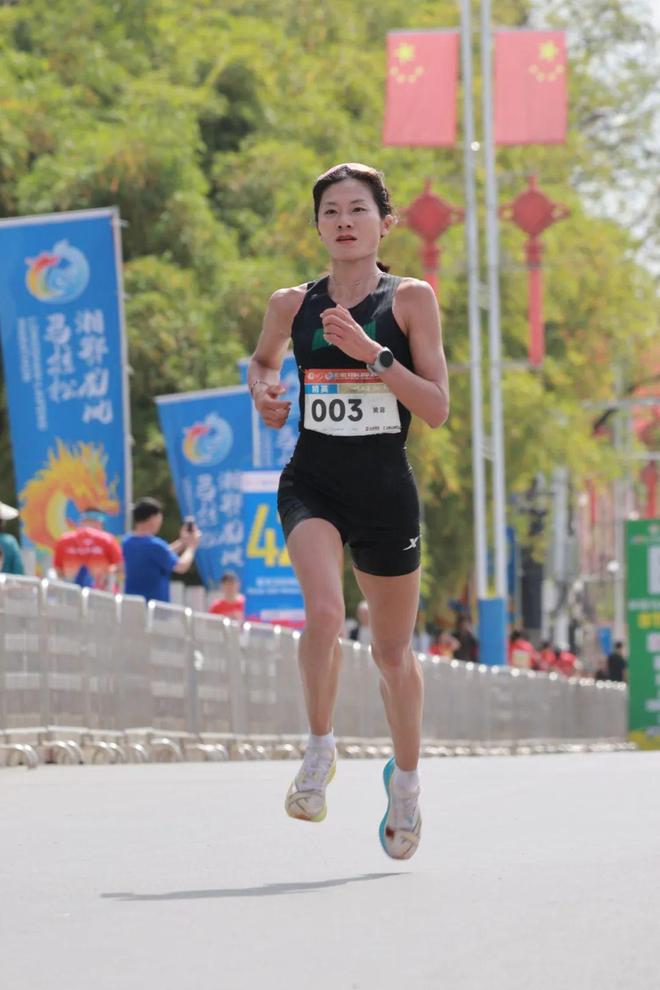 跑者们如何“跑赚”假期五一不躺平！看精英女(图3)